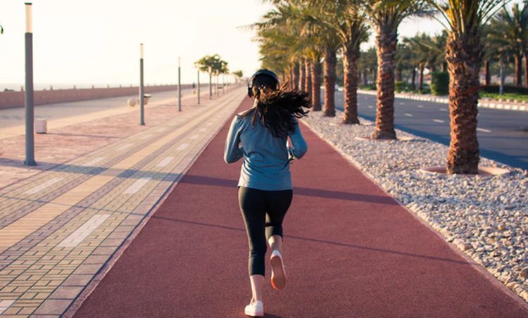 Como correr afeta seu corpo de forma diferente do que caminhar