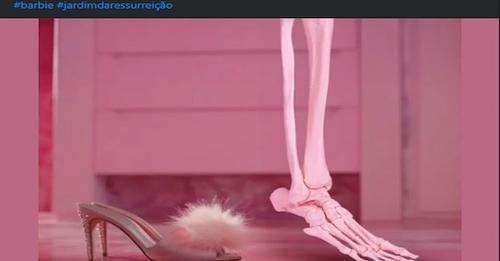 Cemitério viraliza ao fazer propaganda com tema de Barbie