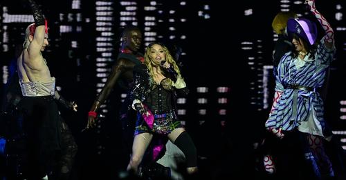Após noticiar doação milionária de Madonna ao RS, colunista volta atrás: “Peço mil desculpas”