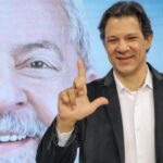 Novas regras obrigam correios a reportar compra de dólares à Receita Federal; entenda o que muda