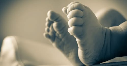 Bebê é deixado em boca de fumo no PR; suspeita é de garantia de pagamento
