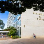 Uso de máscaras volta a ser obrigatório em cidade brasileira após aumento de casos de Covid-19