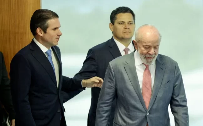 Motta e Alcolumbre dão 10 dias para governo derrubar IOF
