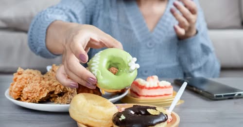 Nutricionista revela os hábitos alimentares que envelhecem a pele