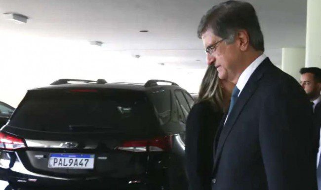 Gonet tentou pular do barco…