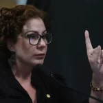 Vídeo: Ladrões roubam geladeira de cabine da PM e são presos no RJ