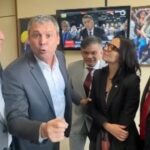 Moraes ordena manifestação da PGR em inquérito contra Eduardo Bolsonaro
