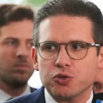 Dino vota pela regulação das redes